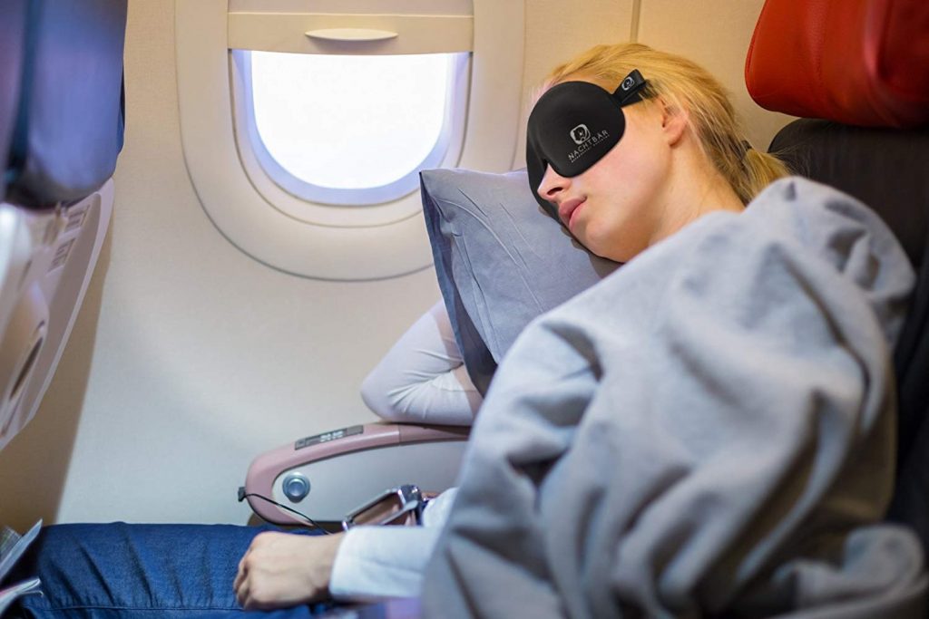 Como melhorar seu sono durante viagens de avião